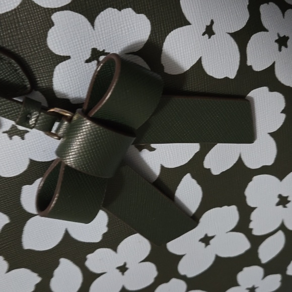 Kate Spade New York Brynn Tote (Graphic Blooms) - Picture 2 of 5